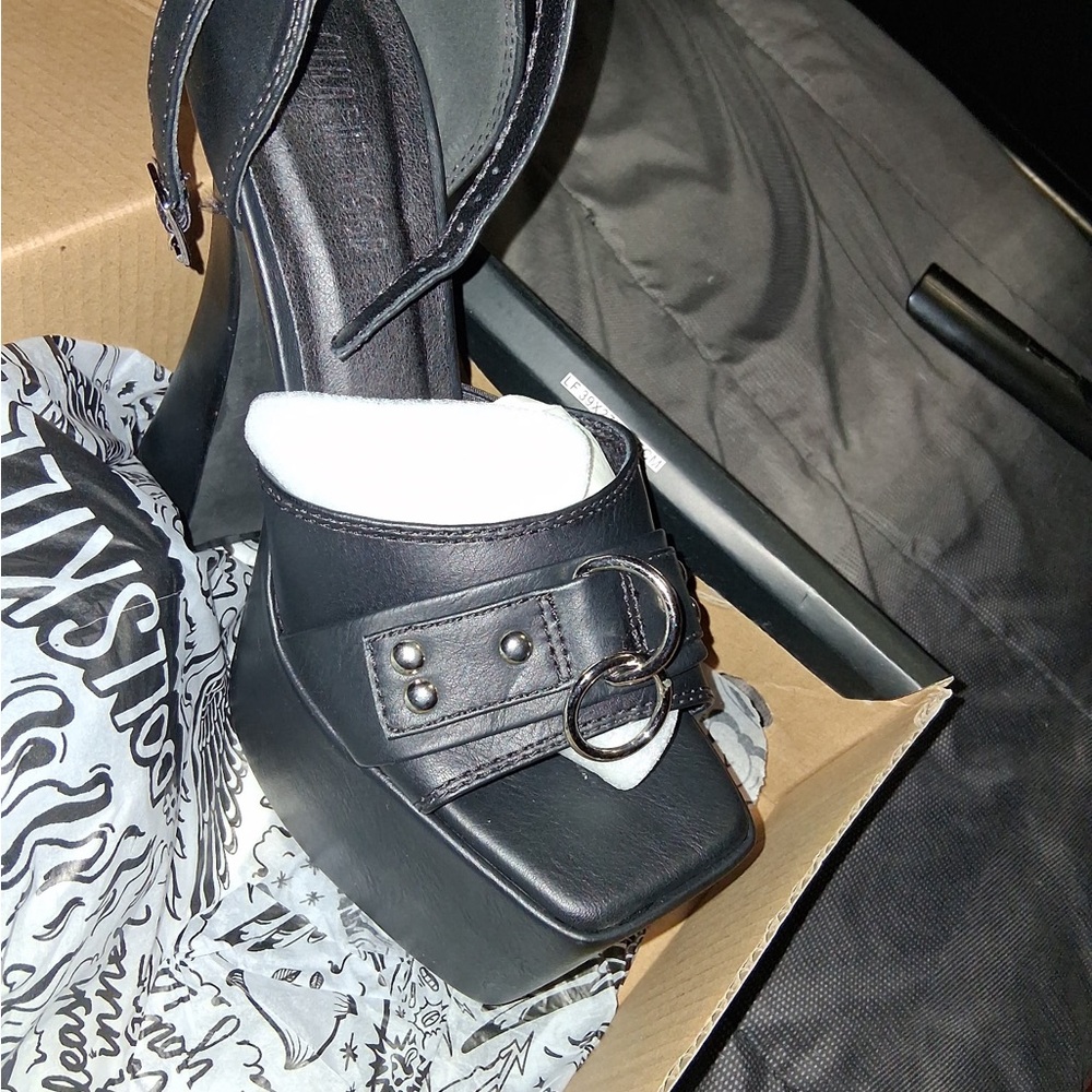 Current Mood Black Platform Sandals - Picture 2 of 6